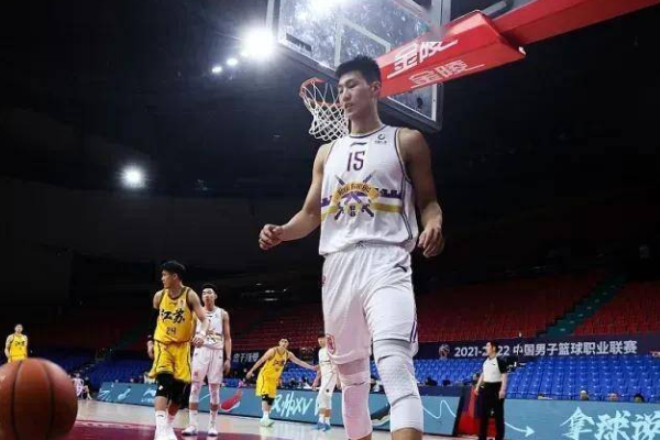 CBA一個賽季要打多少場比賽？