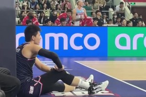 焦泊喬受傷沒(méi)人管？！新疆隊(duì)球員克里克在替補(bǔ)席喊人趕緊過(guò)來(lái)！