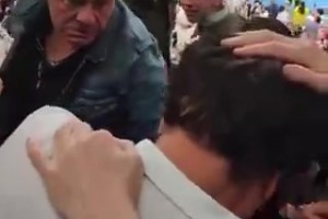 巴薩球員泄憤踢球，皇馬球迷無辜被打中